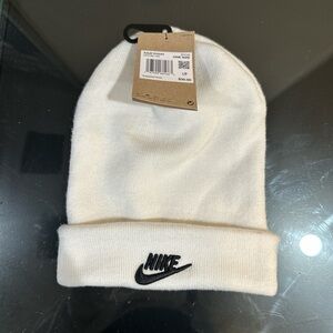 White Nike beanie NWT